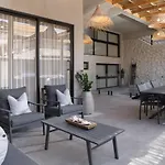 By Eezy - בית 4 חדרי שינה עם בריכה עד 10 אורחים
